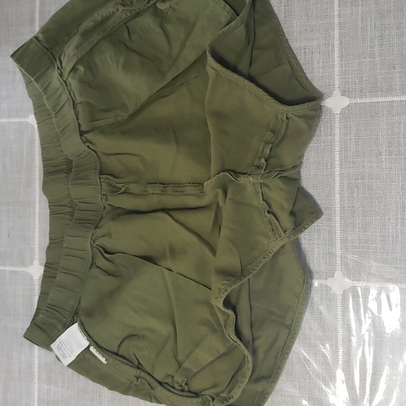 Madewell Pull-On Shorts in Desert Olive Size M - Picture 9 of 12